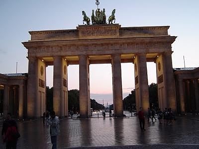 Берлин : отели, туры, отдых